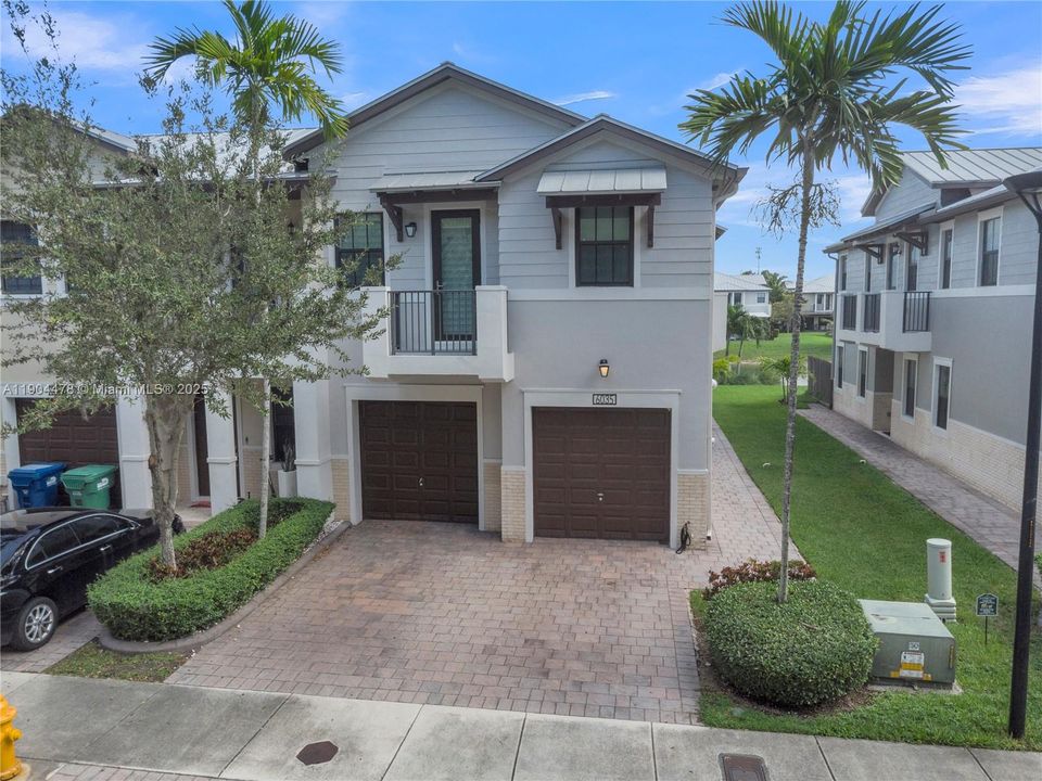 Recently Sold: $839,000 (4 beds, 3 baths, 2156 Square Feet)