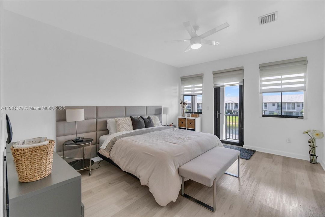 Recently Sold: $839,000 (4 beds, 3 baths, 2156 Square Feet)