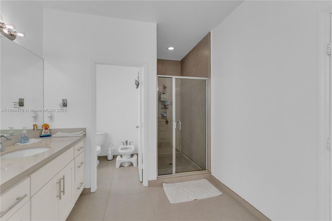 Recently Sold: $839,000 (4 beds, 3 baths, 2156 Square Feet)