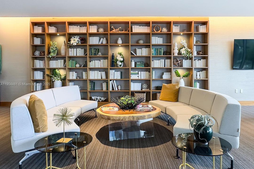 出租: $6,000 (3 贝兹, 3 浴室, 1556 平方英尺)