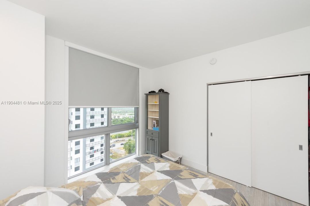 出租: $6,000 (3 贝兹, 3 浴室, 1556 平方英尺)