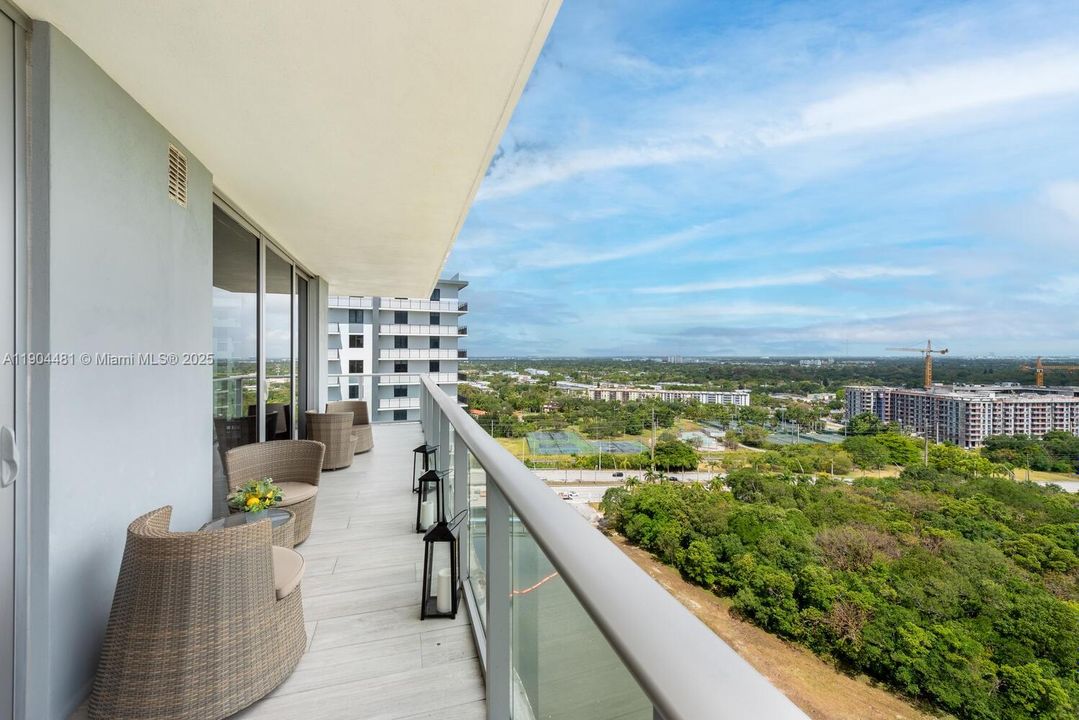 出租: $6,000 (3 贝兹, 3 浴室, 1556 平方英尺)