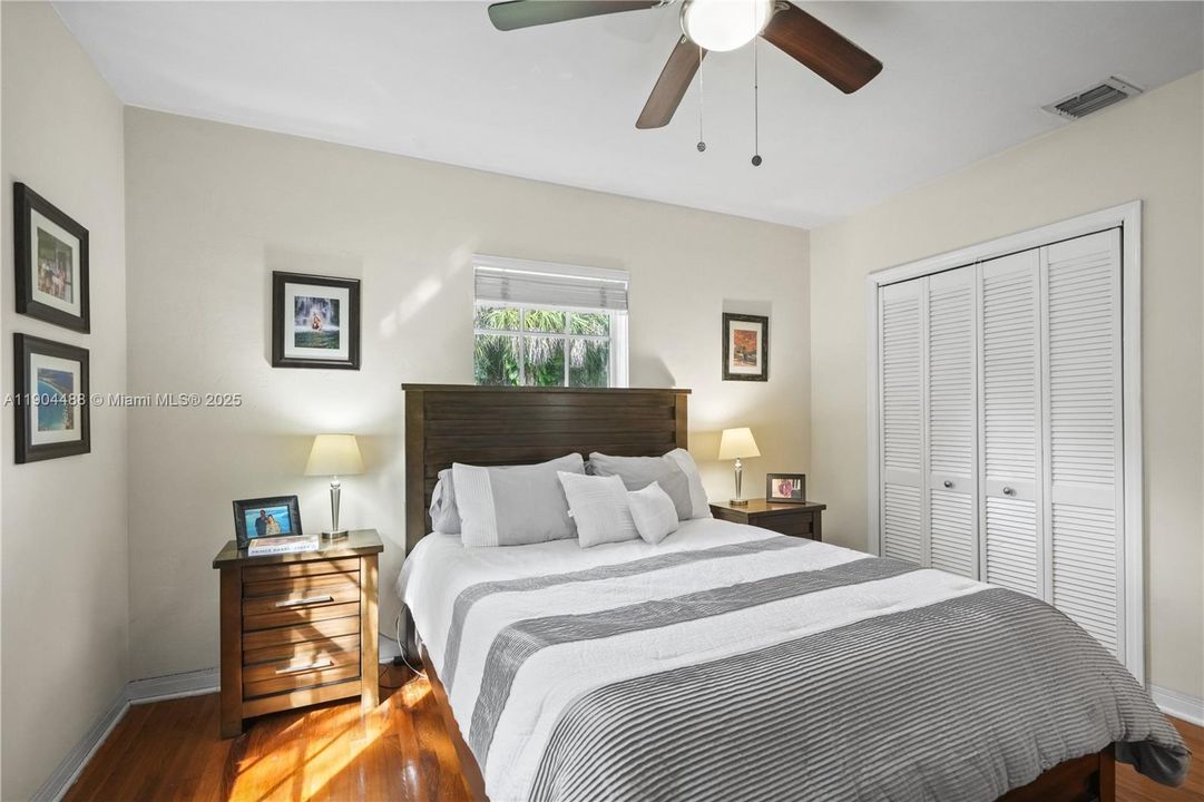 Active With Contract: $995,000 (2 beds, 1 baths, 1181 Square Feet)