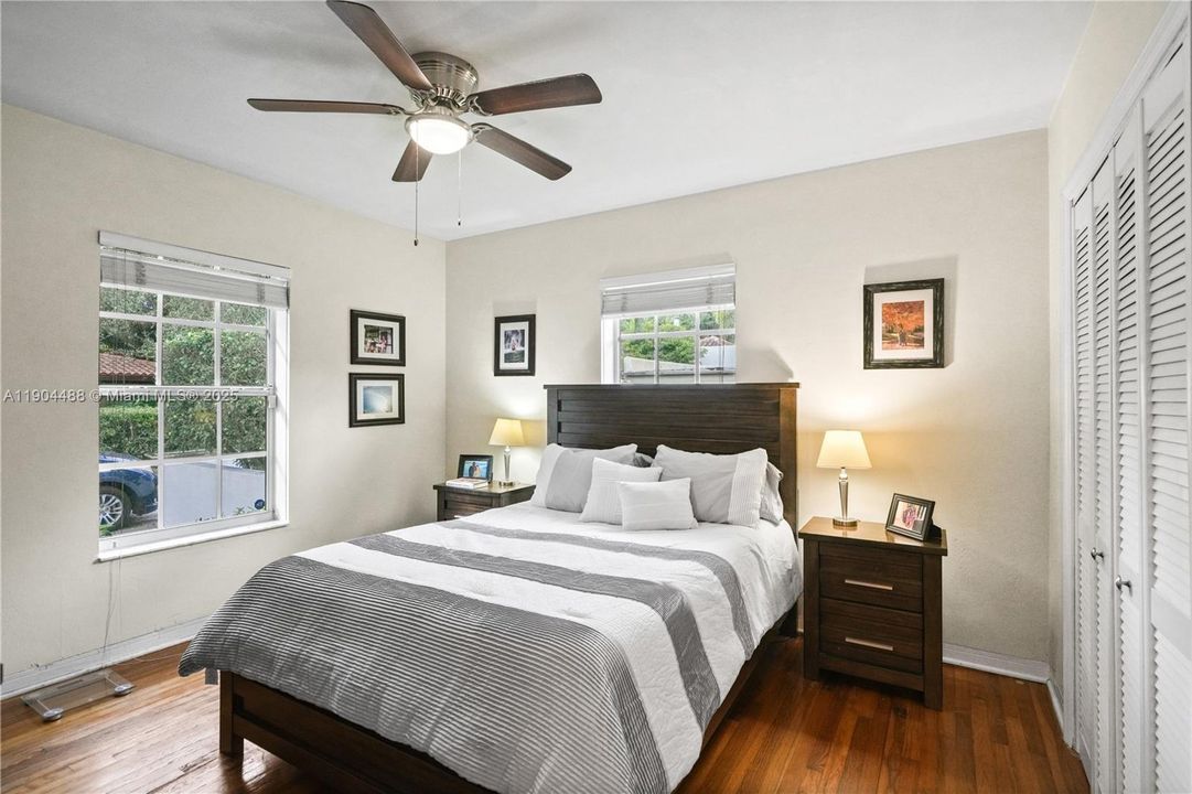 Active With Contract: $995,000 (2 beds, 1 baths, 1181 Square Feet)