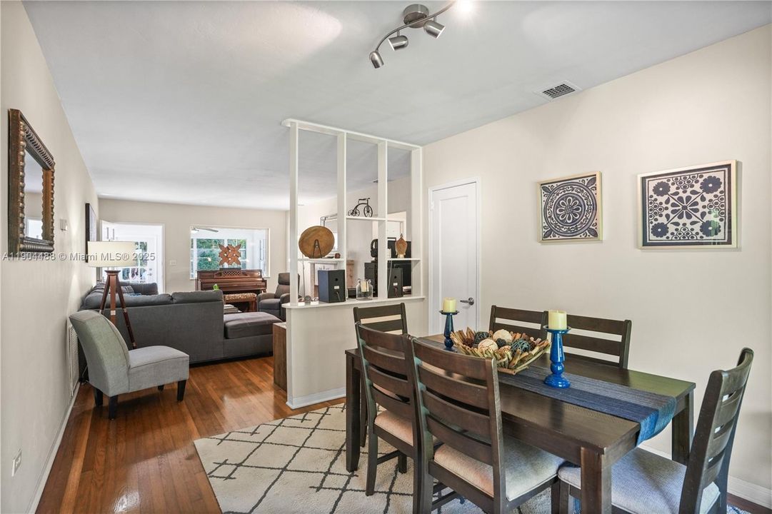 Active With Contract: $995,000 (2 beds, 1 baths, 1181 Square Feet)