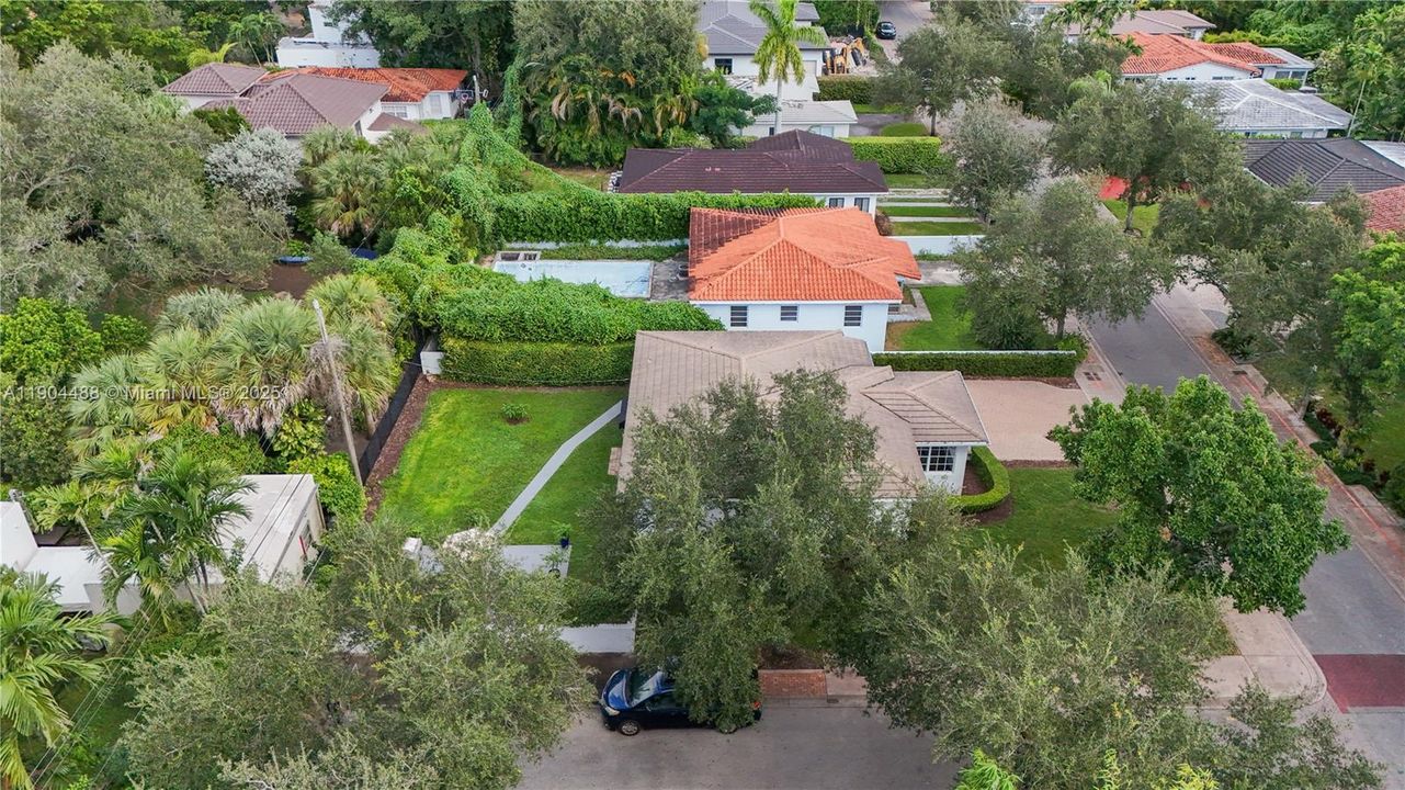 Active With Contract: $995,000 (2 beds, 1 baths, 1181 Square Feet)