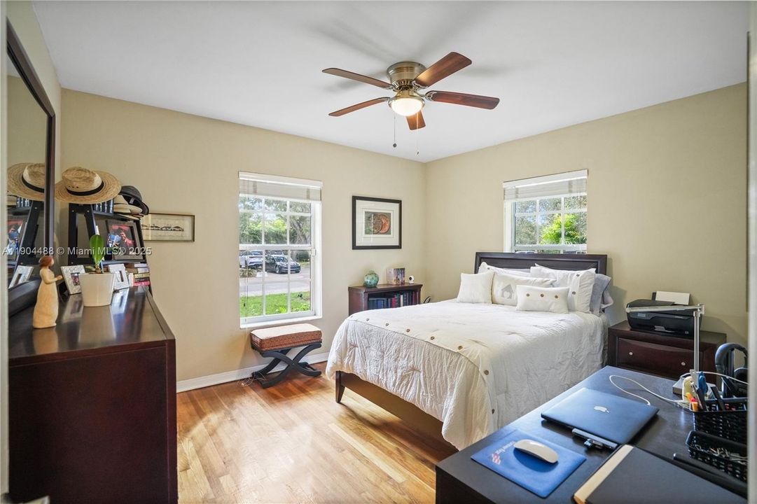 Active With Contract: $995,000 (2 beds, 1 baths, 1181 Square Feet)