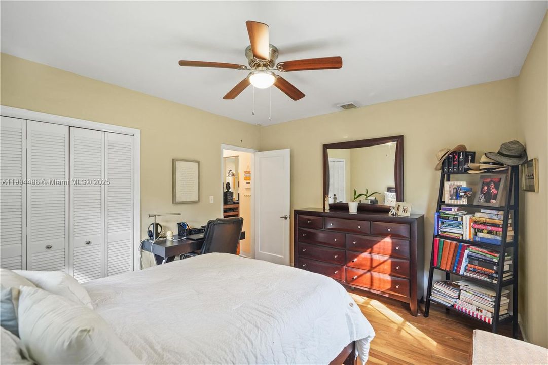 Active With Contract: $995,000 (2 beds, 1 baths, 1181 Square Feet)