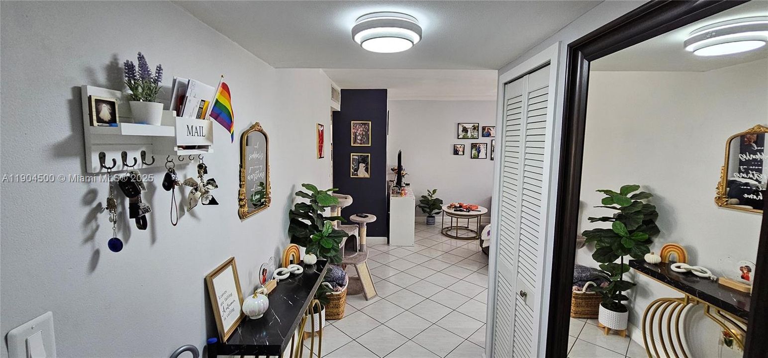 For Sale: $205,000 (2 beds, 2 baths, 1120 Square Feet)