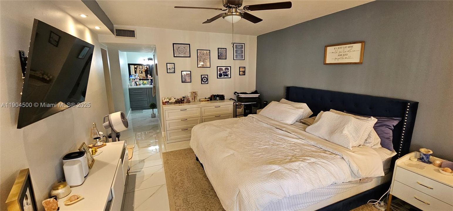 For Sale: $205,000 (2 beds, 2 baths, 1120 Square Feet)