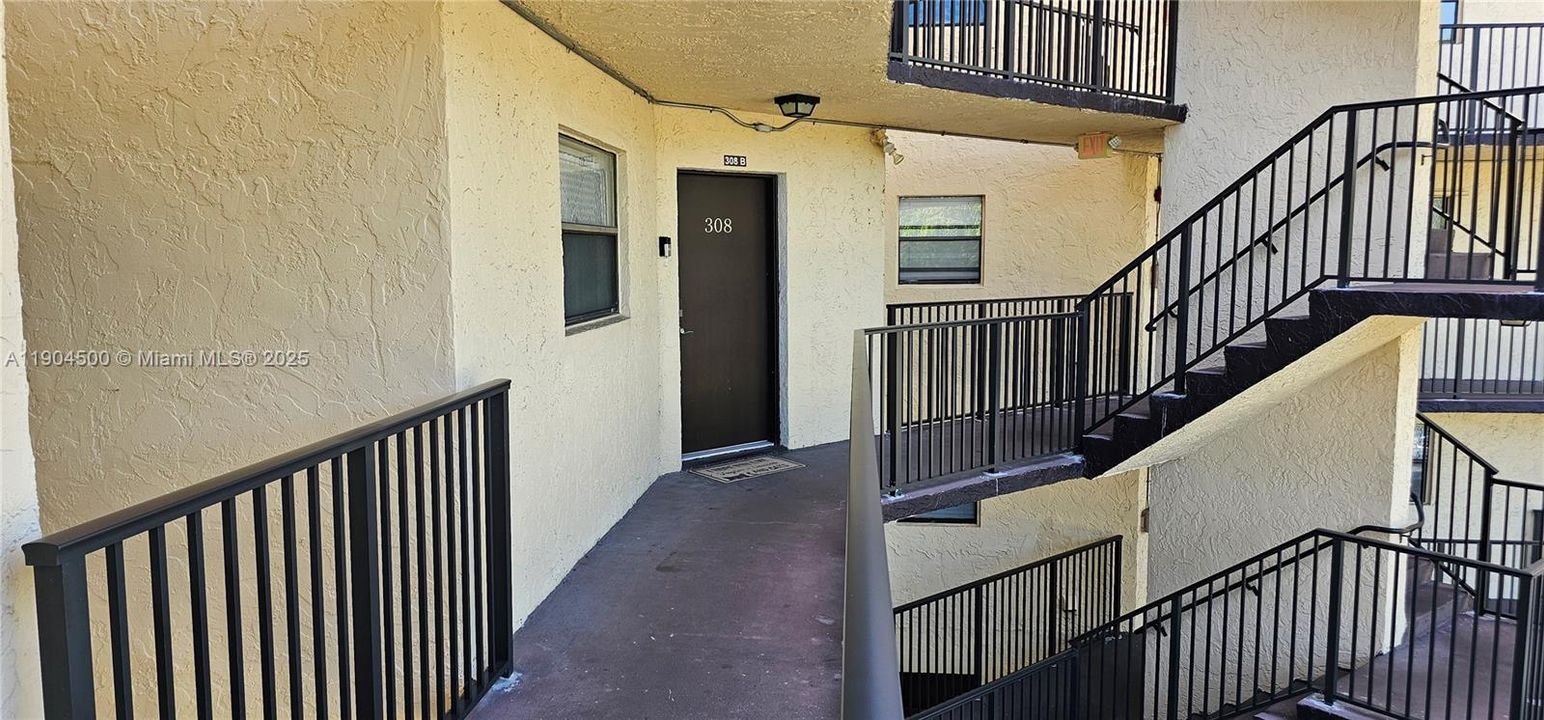 For Sale: $205,000 (2 beds, 2 baths, 1120 Square Feet)