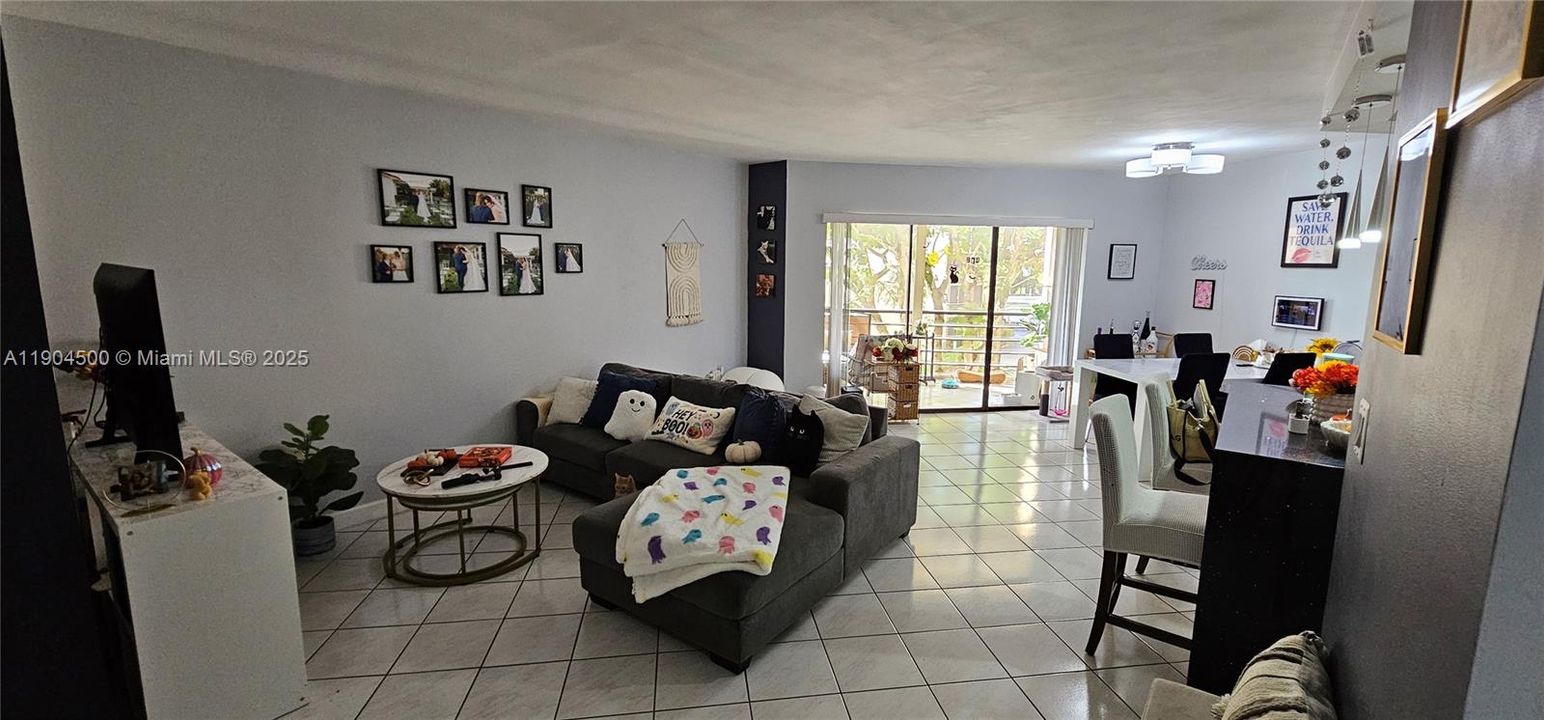 For Sale: $205,000 (2 beds, 2 baths, 1120 Square Feet)