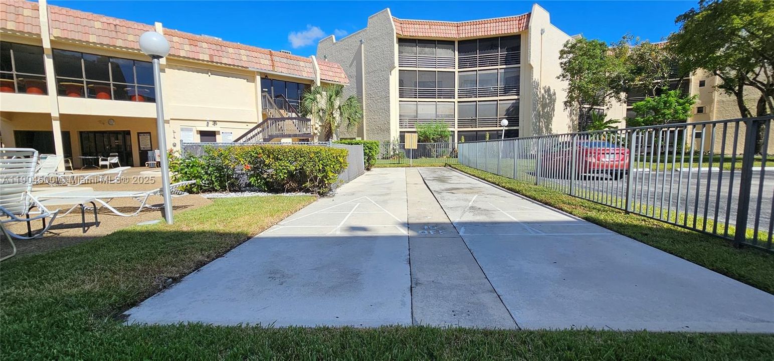 For Sale: $205,000 (2 beds, 2 baths, 1120 Square Feet)