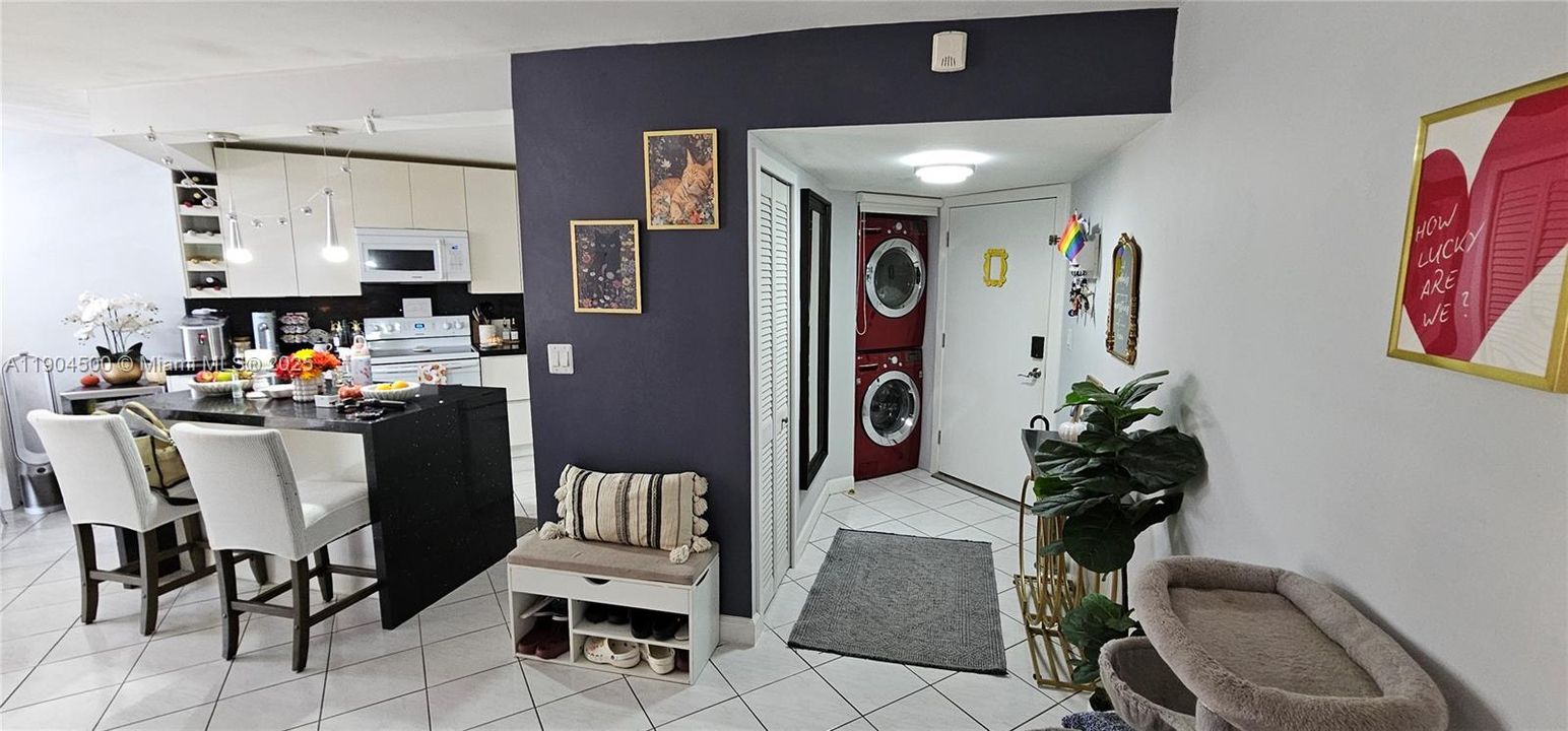 For Sale: $205,000 (2 beds, 2 baths, 1120 Square Feet)
