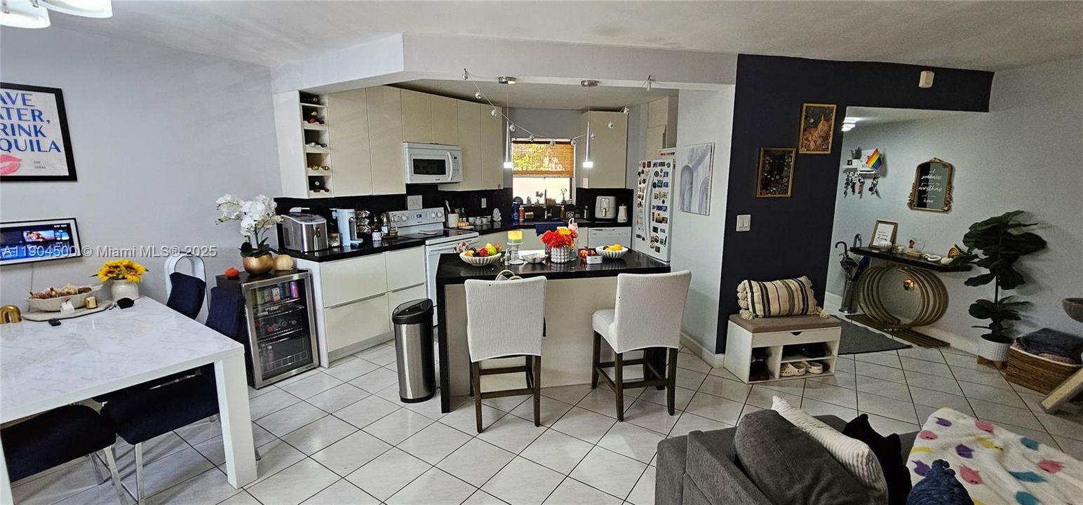 For Sale: $205,000 (2 beds, 2 baths, 1120 Square Feet)