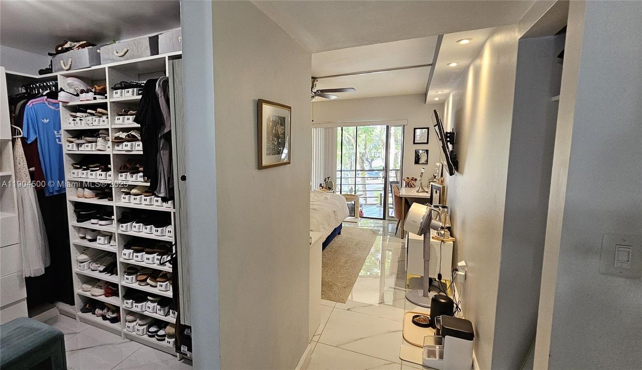 For Sale: $205,000 (2 beds, 2 baths, 1120 Square Feet)