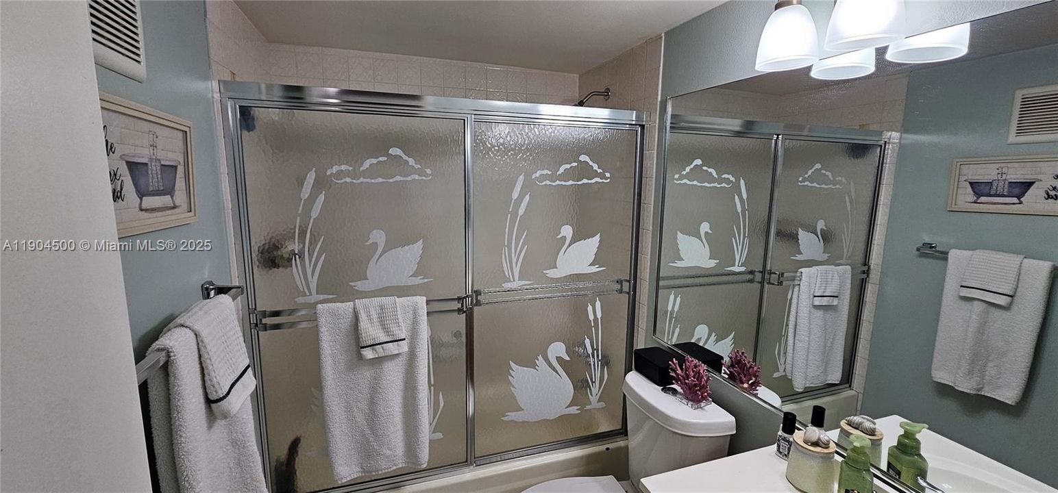 For Sale: $205,000 (2 beds, 2 baths, 1120 Square Feet)