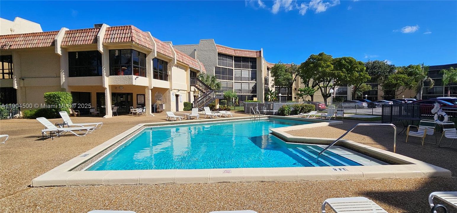 For Sale: $205,000 (2 beds, 2 baths, 1120 Square Feet)