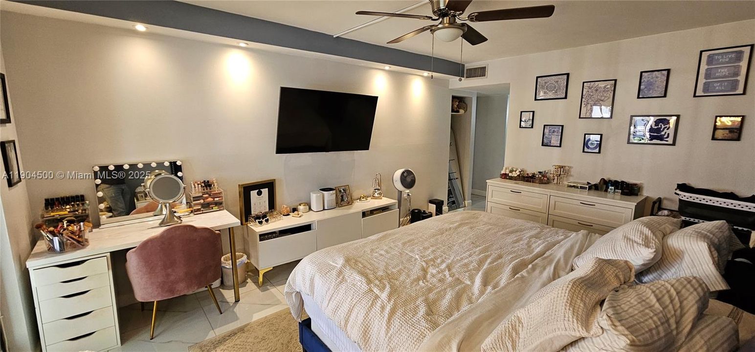 For Sale: $205,000 (2 beds, 2 baths, 1120 Square Feet)