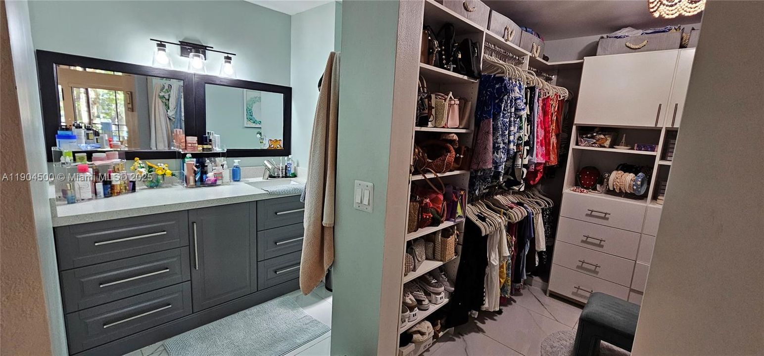 For Sale: $205,000 (2 beds, 2 baths, 1120 Square Feet)