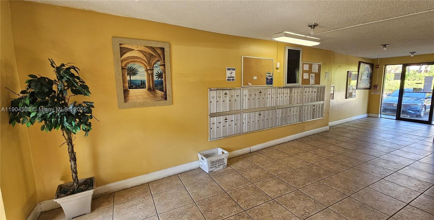 For Sale: $205,000 (2 beds, 2 baths, 1120 Square Feet)