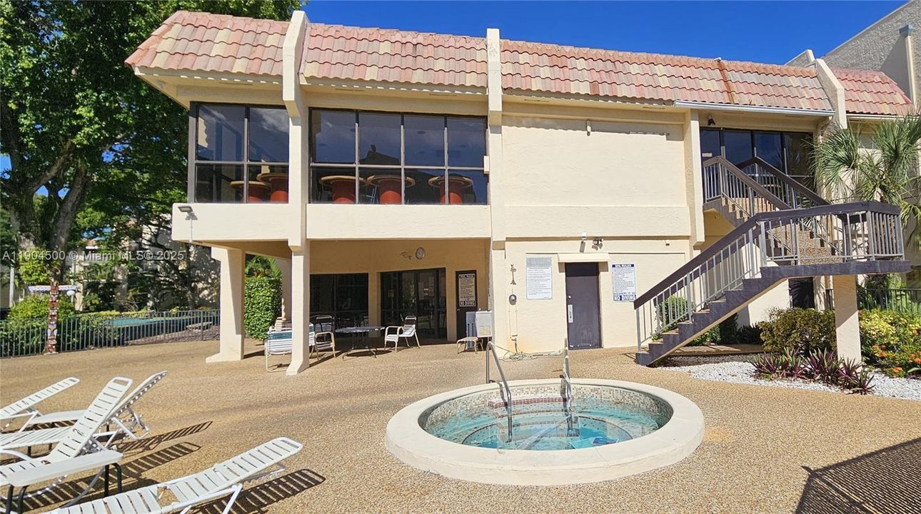 For Sale: $205,000 (2 beds, 2 baths, 1120 Square Feet)