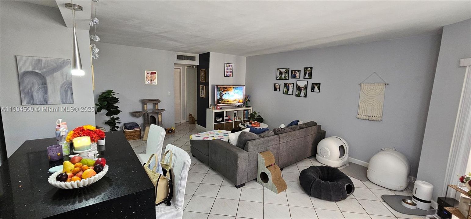 For Sale: $205,000 (2 beds, 2 baths, 1120 Square Feet)