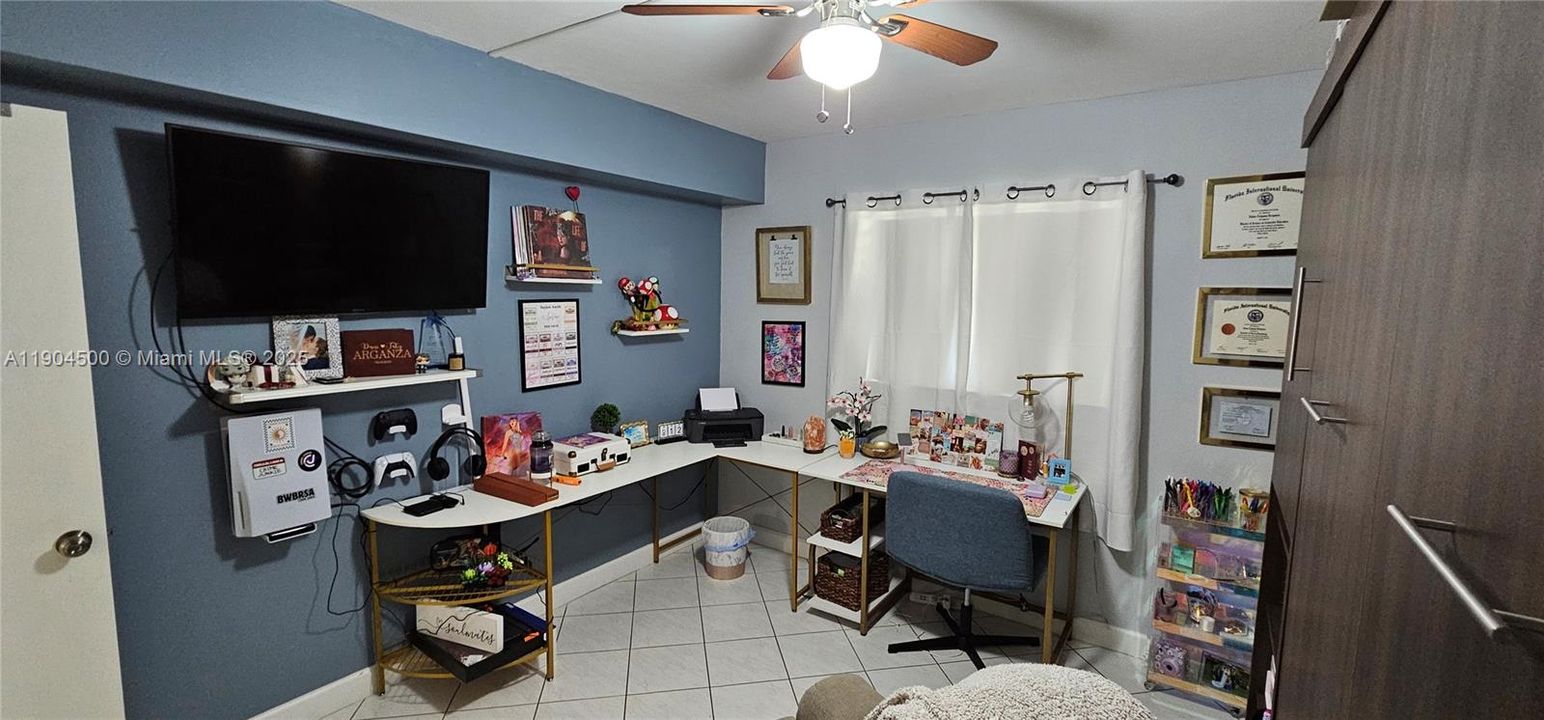 For Sale: $205,000 (2 beds, 2 baths, 1120 Square Feet)