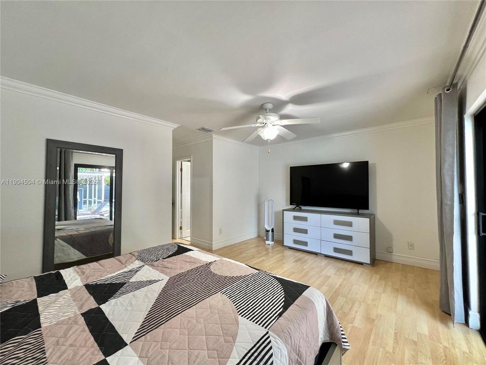 待售: $985,000 (4 贝兹, 2 浴室, 1993 平方英尺)