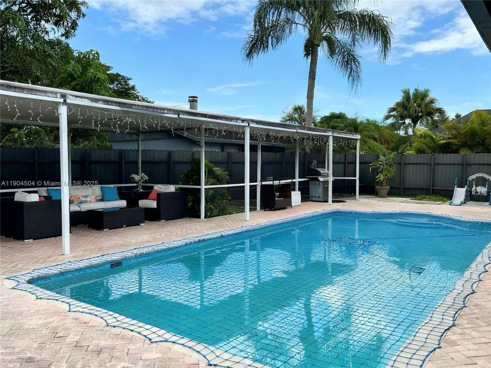 待售: $985,000 (4 贝兹, 2 浴室, 1993 平方英尺)