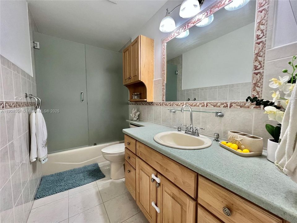 待售: $985,000 (4 贝兹, 2 浴室, 1993 平方英尺)