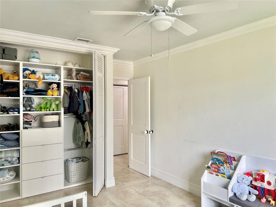 待售: $985,000 (4 贝兹, 2 浴室, 1993 平方英尺)