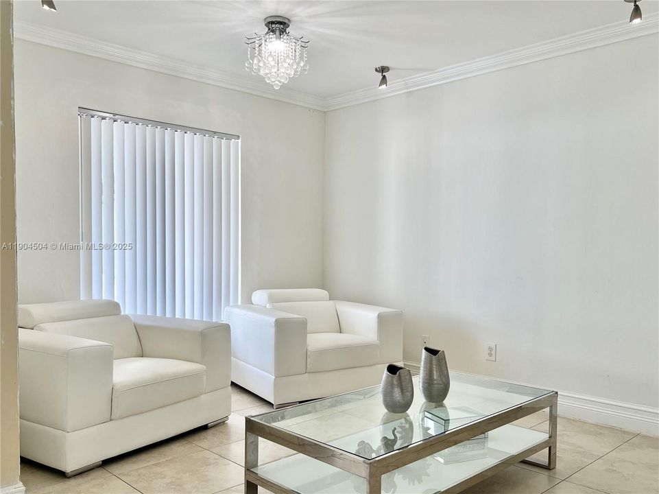 待售: $985,000 (4 贝兹, 2 浴室, 1993 平方英尺)