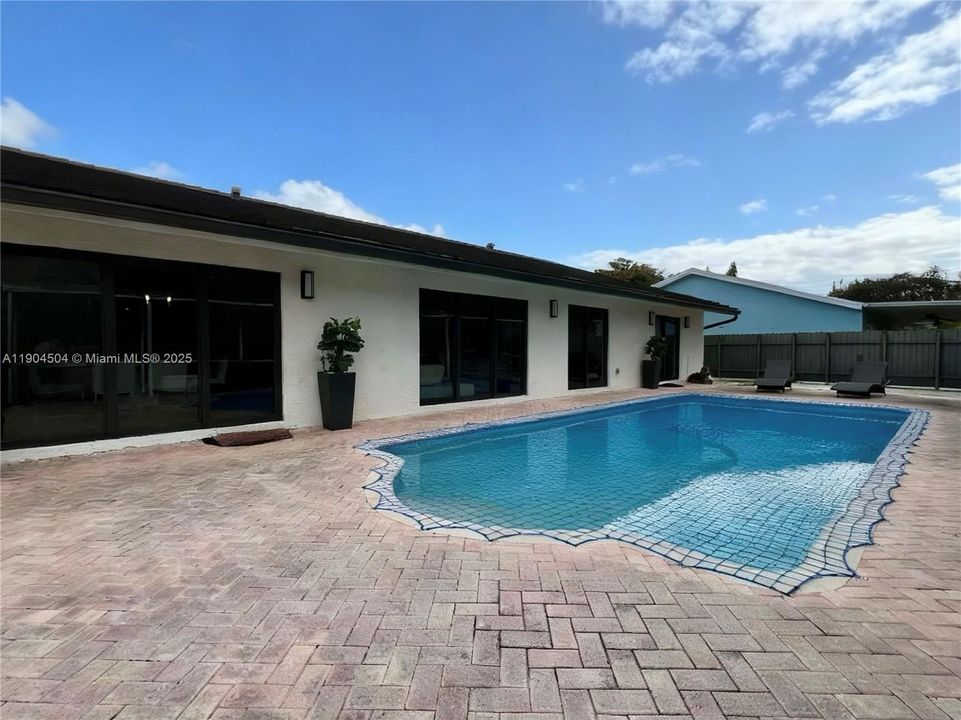 待售: $985,000 (4 贝兹, 2 浴室, 1993 平方英尺)