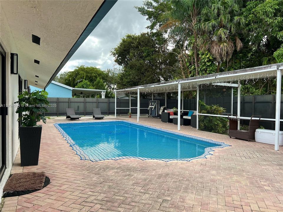 待售: $985,000 (4 贝兹, 2 浴室, 1993 平方英尺)