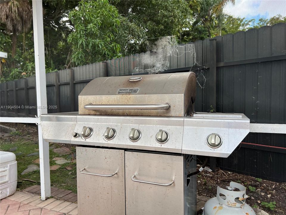 待售: $985,000 (4 贝兹, 2 浴室, 1993 平方英尺)