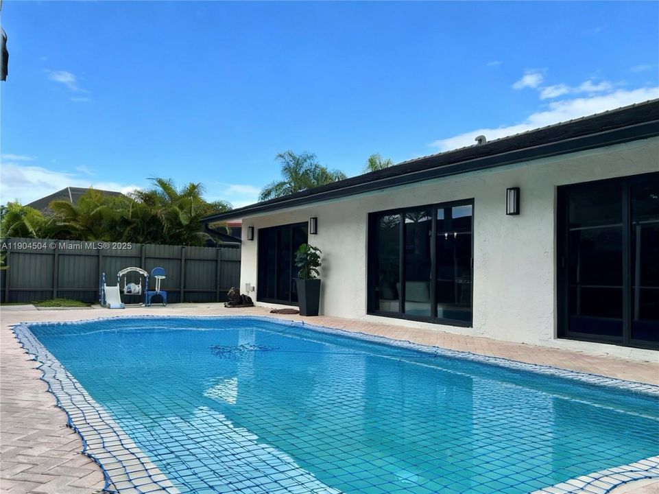 待售: $985,000 (4 贝兹, 2 浴室, 1993 平方英尺)