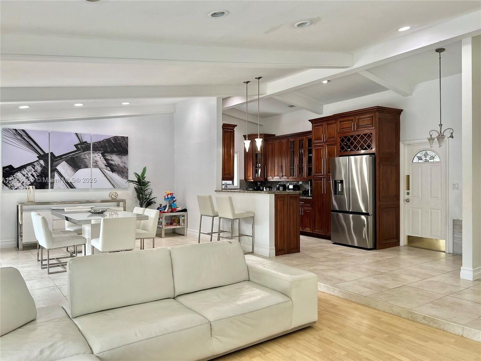 待售: $985,000 (4 贝兹, 2 浴室, 1993 平方英尺)