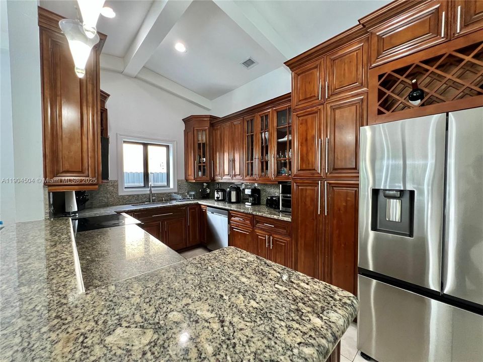 待售: $985,000 (4 贝兹, 2 浴室, 1993 平方英尺)