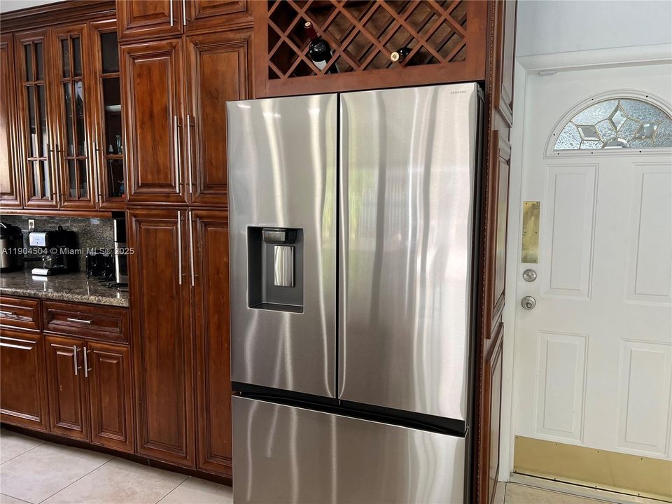 待售: $985,000 (4 贝兹, 2 浴室, 1993 平方英尺)