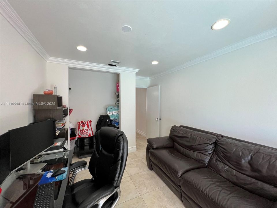 待售: $985,000 (4 贝兹, 2 浴室, 1993 平方英尺)