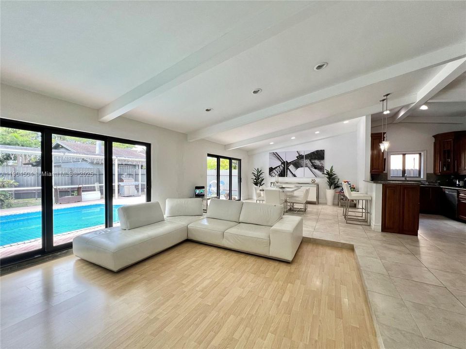 待售: $985,000 (4 贝兹, 2 浴室, 1993 平方英尺)