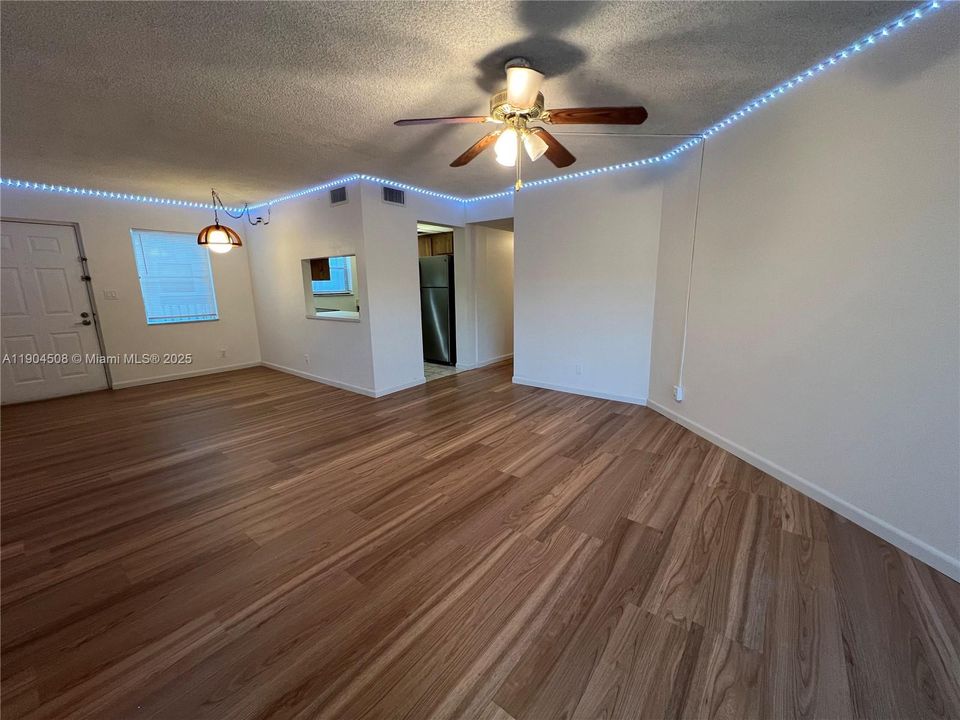 Recently Rented: $1,495 (1 beds, 1 baths, 775 Square Feet)