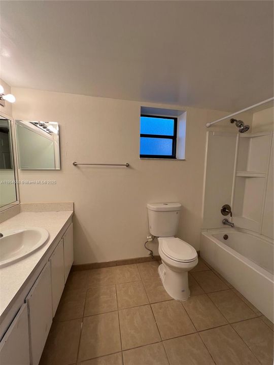 Recently Rented: $1,495 (1 beds, 1 baths, 775 Square Feet)