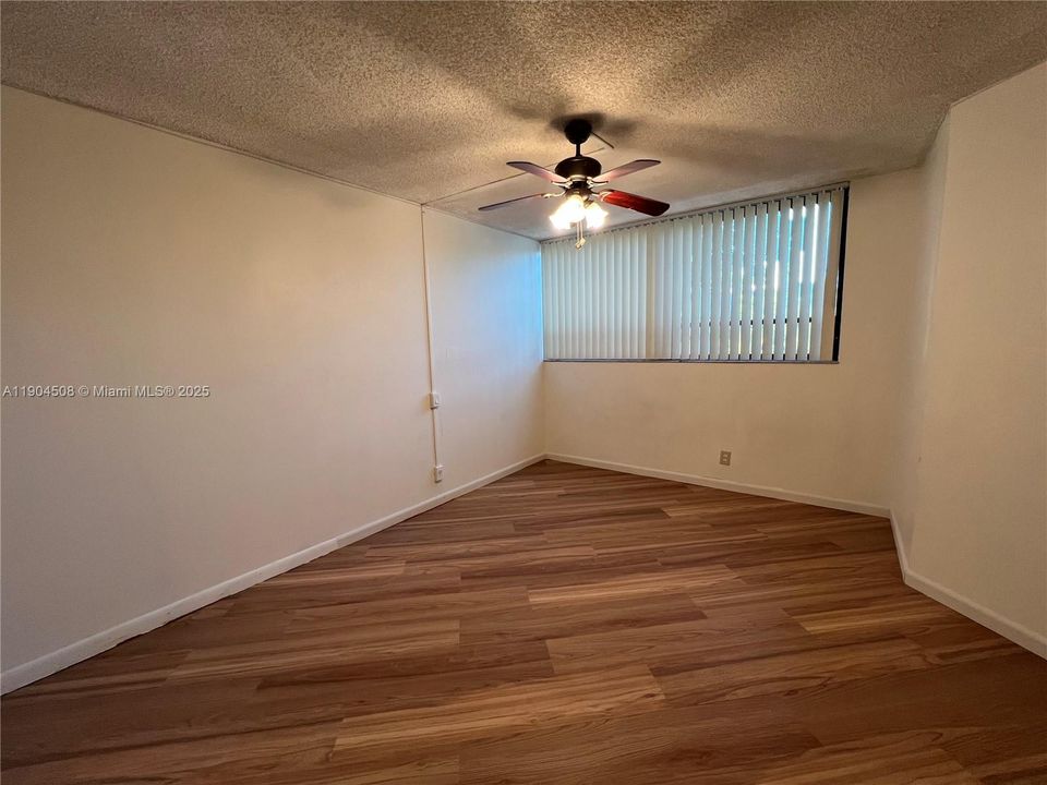 Recently Rented: $1,495 (1 beds, 1 baths, 775 Square Feet)