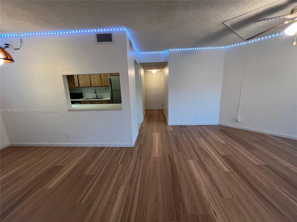 Recently Rented: $1,495 (1 beds, 1 baths, 775 Square Feet)