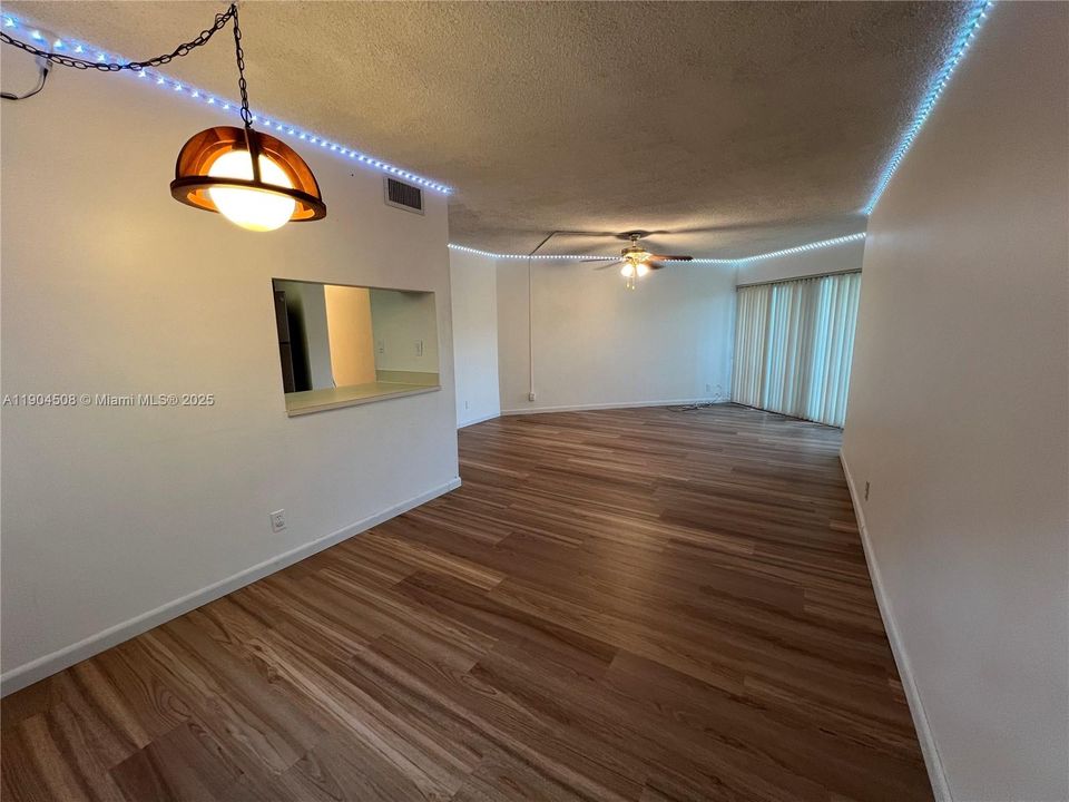 Recently Rented: $1,495 (1 beds, 1 baths, 775 Square Feet)
