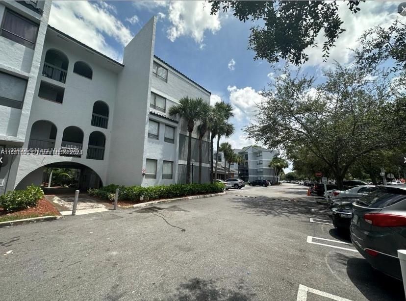 Recently Rented: $1,495 (1 beds, 1 baths, 775 Square Feet)