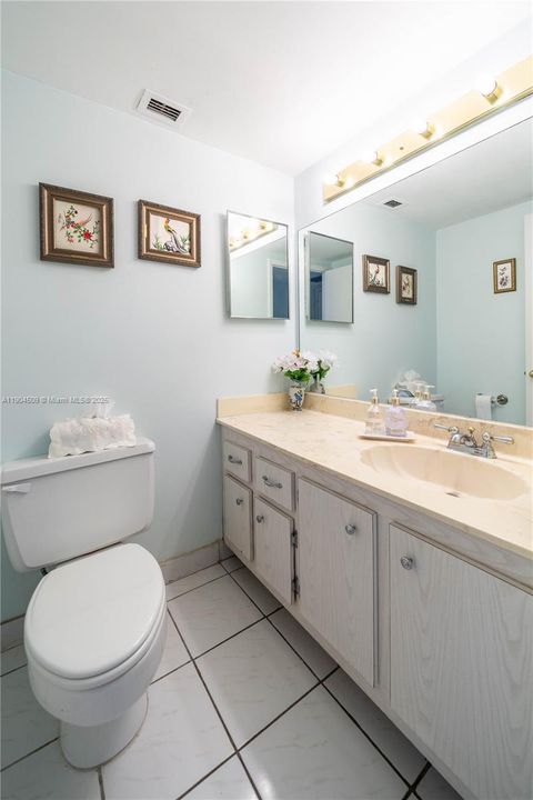 For Rent: $2,300 (1 beds, 1 baths, 900 Square Feet)