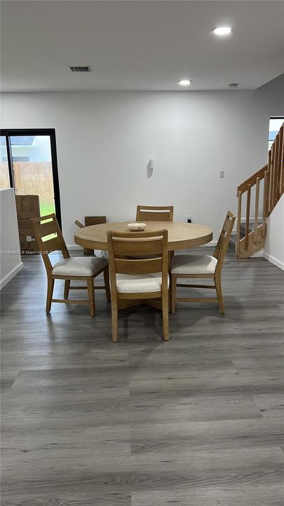 For Rent: $2,500 (3 beds, 2 baths, 1516 Square Feet)